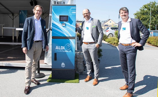 Von links: Bundesverkehrsminister A. Scheuer, Geschäftsführer wallbe Dr. D. Freund, Prokurist enercity J. Trense Von links: Bundesverkehrsminister A. Scheuer, Geschäftsführer wallbe Dr. D. Freund, Prokurist enercity J. Trense